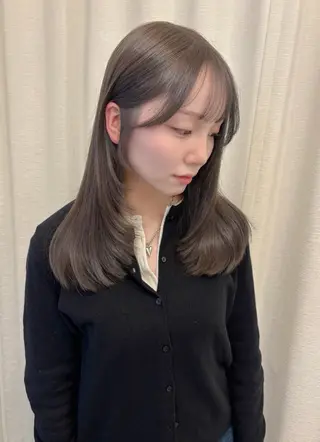 セミロング カラー 藤野 結衣のヘアスタイル