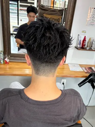 メンズ まろやかなベージュ 小池春樹のヘアスタイル
