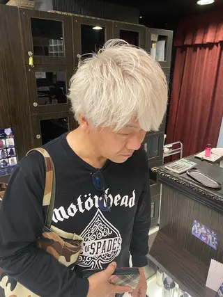 カラー メンズ ホワイト系はお任せ /ブリーチ/店長岩崎のヘアスタイル