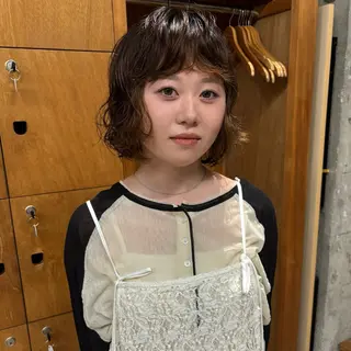 ミディアム パーマ 瑠己杏 :ボブ/ ハイトーンワンカラーのヘアスタイル