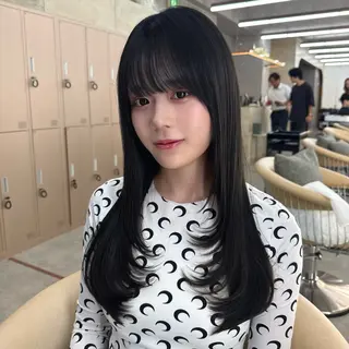 ロング 髪質改善|透明 感カラー🩵レイヤーのヘアスタイル