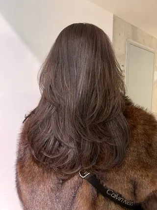 セミロング カラー 🫧うる艶レイヤー /グレージュ🪐リサのヘアスタイル