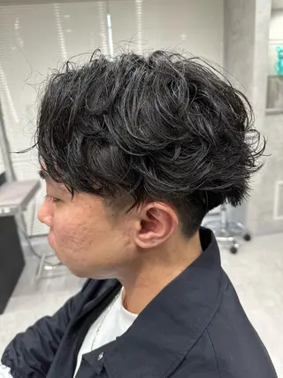 ショート パーマ メンズ ユウ🪄 パーマ指名No1のヘアスタイル