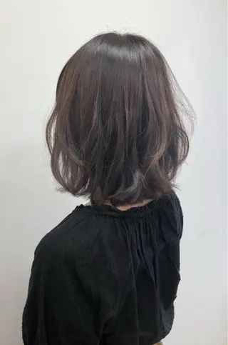 ミディアム カラー 黒田 優衣のヘアスタイル