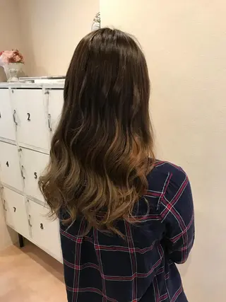 カラー 岡本 智次のヘアスタイル