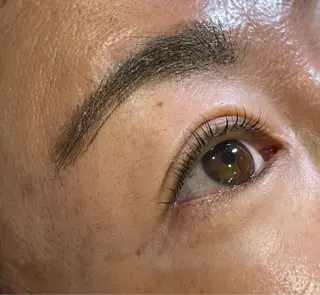 マツエク・マツパ 井上 真里奈のヘアスタイル