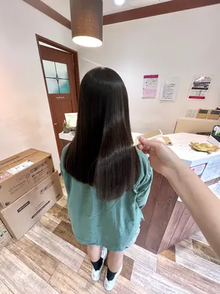 セミロング パーマ YUKA .のヘアスタイル