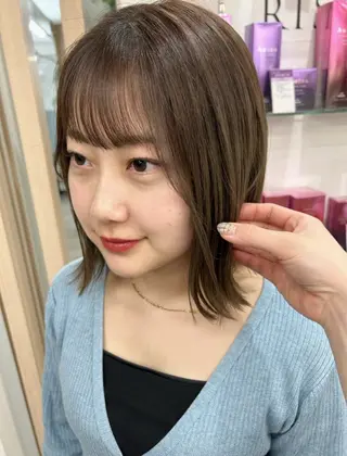 ミディアム 透明感カラー レイヤー/むつきのヘアスタイル
