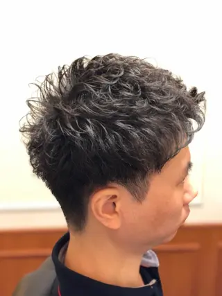 ショート パーマ メンズ 【24時まで営業✨】 吉本 成樹のヘアスタイル