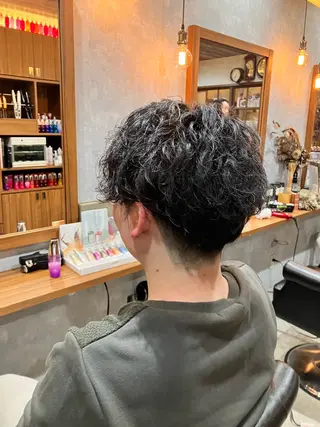 パーマ 今枝莉菜 上品なツヤカラーのヘアスタイル