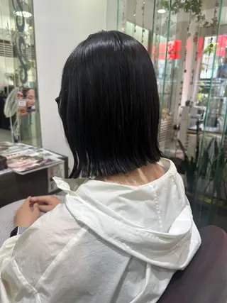 ミディアム レイヤー 艶々カラーのヘアスタイル