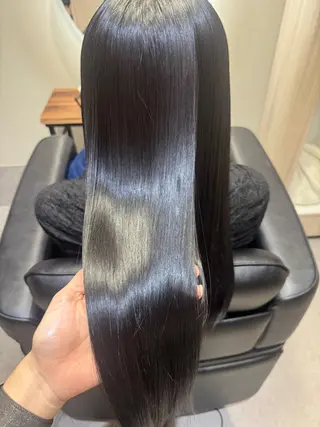 ロング NAVY 橋本心 縮毛矯正のヘアスタイル