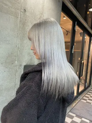 セミロング 🫧ハイライトカラー 🫧 𝓜𝓘𝓤のヘアスタイル