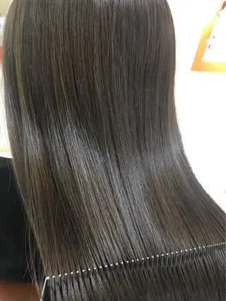 ロング カラー マツエク・マツパ レイヤーカット✖️ 柔らかベージュカラーのヘアスタイル