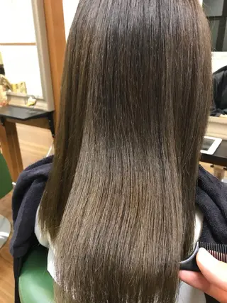 セミロング カラー 吉森 満俊のヘアスタイル
