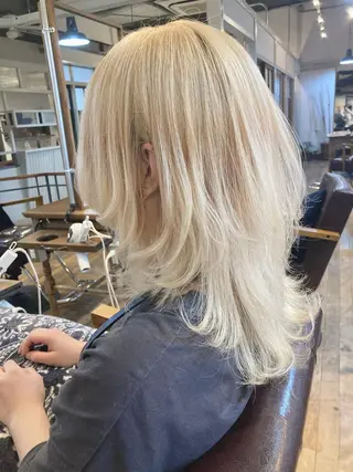 セミロング タカツド ユウキのヘアスタイル