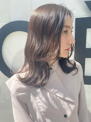 ロング カラー ヘアアレンジ 韓国🇰🇷レイヤー カットオリーブカラーのヘアスタイル