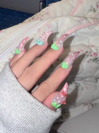 ネイル RIEKO🍒 ワンホン♡推しネイルのネイルデザイン