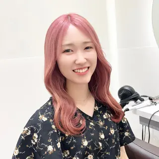 ミディアム カラー 🩵ブリーチカラー 🐈MIORI🩵のヘアスタイル