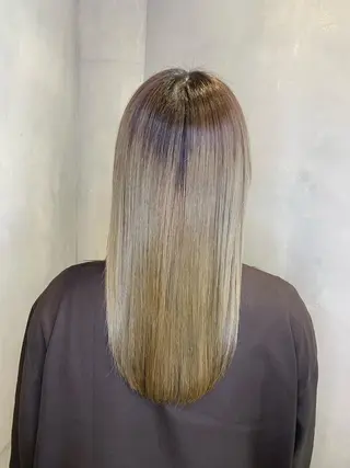 セミロング アートディレクター 尾内 友美のヘアスタイル
