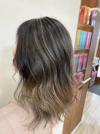 カラー SALOWIN栄 高須大貴のヘアスタイル
