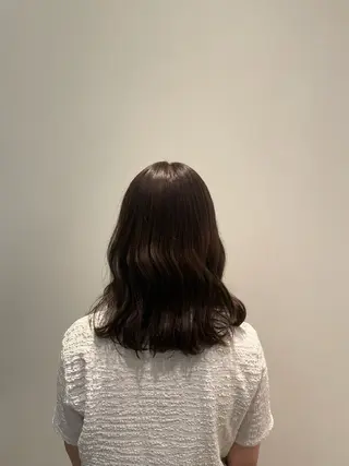 セミロング カラー 磯引 美菜のヘアスタイル