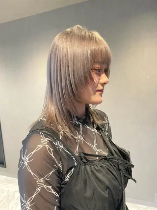 セミロング カラー さと ちはるのヘアスタイル