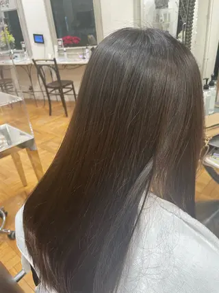 セミロング 韓国風レイヤーカラー ライムのヘアスタイル