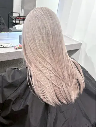 セミロング カラー ハイトーン🪼派手髪 mahoのヘアスタイル