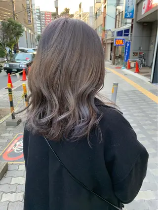 ミディアム カラー akane .のヘアスタイル