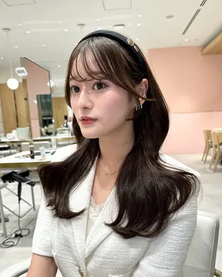 ロング カラー ヘアアレンジ 🤎小顔レイヤー /ベージュ🤎友香のヘアスタイル
