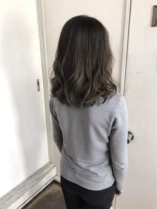ミディアム カラー パーマ 三輪 太一のヘアスタイル