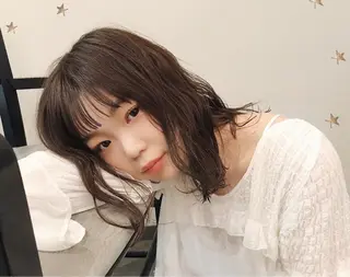 ミディアム カラー 市川 千夏のヘアスタイル