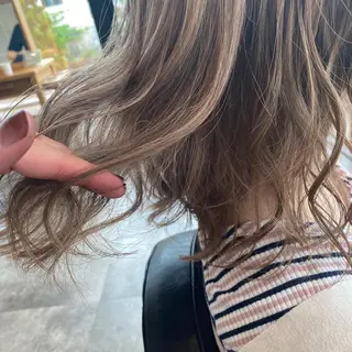 ミディアム 今井 悠菜のヘアスタイル