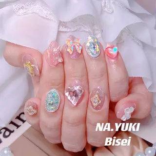 ネイル 🦋 Queenieのネイルデザイン