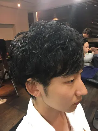 ショート パーマ メンズ 向井 優汰のヘアスタイル