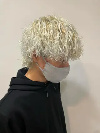 ショート カラー パーマ メンズ メンズパーマのプロ 川野翔太のヘアスタイル