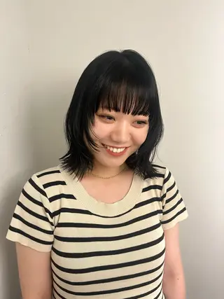 ミディアム カラー Airi 韓国y2k ハイレイヤーのヘアスタイル