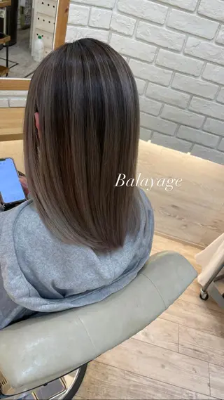 セミロング 鈴木 妃帆未のヘアスタイル
