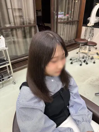ミディアム 新井優馬｜縮毛矯正/ 地毛風ストレートのヘアスタイル