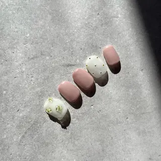 ネイル GALLARIA Elegante 緑のネイルデザイン