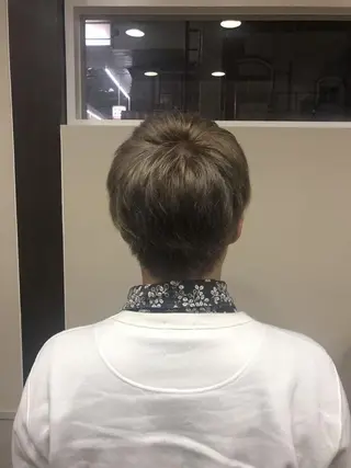 ショート カラー 東條 克義のヘアスタイル