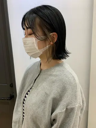 ショート カラー SAKINO． ベージュカラーのヘアスタイル