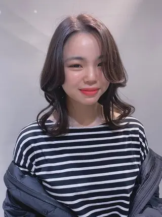 ミディアム カラー ヘアアレンジ 柔らか垢抜けｶﾗｰと ｶｯﾄ🫧ASUKAのヘアスタイル