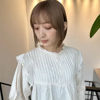 ミディアム KAORU オリーブカラーのヘアスタイル