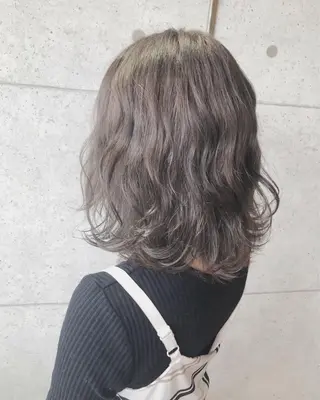 ミディアム カラー 福森 みずきのヘアスタイル