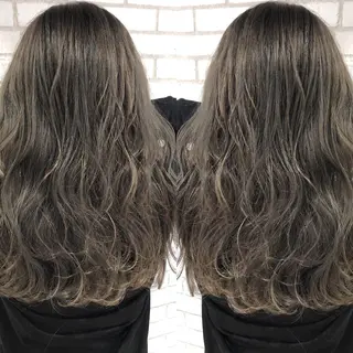 ロング カラー 小島 侑衣のヘアスタイル