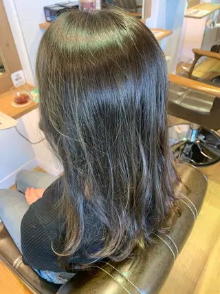 ロング カラー ツキダテ ユイのヘアスタイル