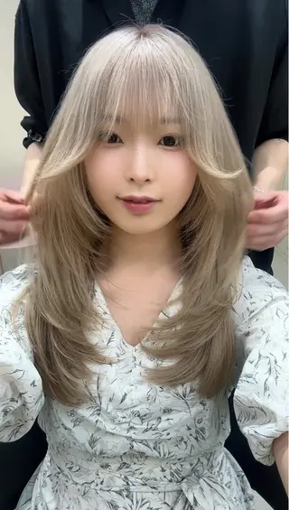 ロング カラー ヘアアレンジ 艶カラー/ハイトーン /レイヤーカットのヘアスタイル