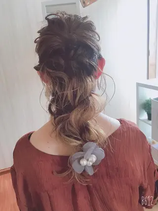 ロング ヘアアレンジ 小山 明菜のヘアスタイル